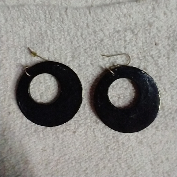 Goldtone black 🖤 green 💚 floral flower 💐 🌹 wire round earrings - Picture 3 of 4